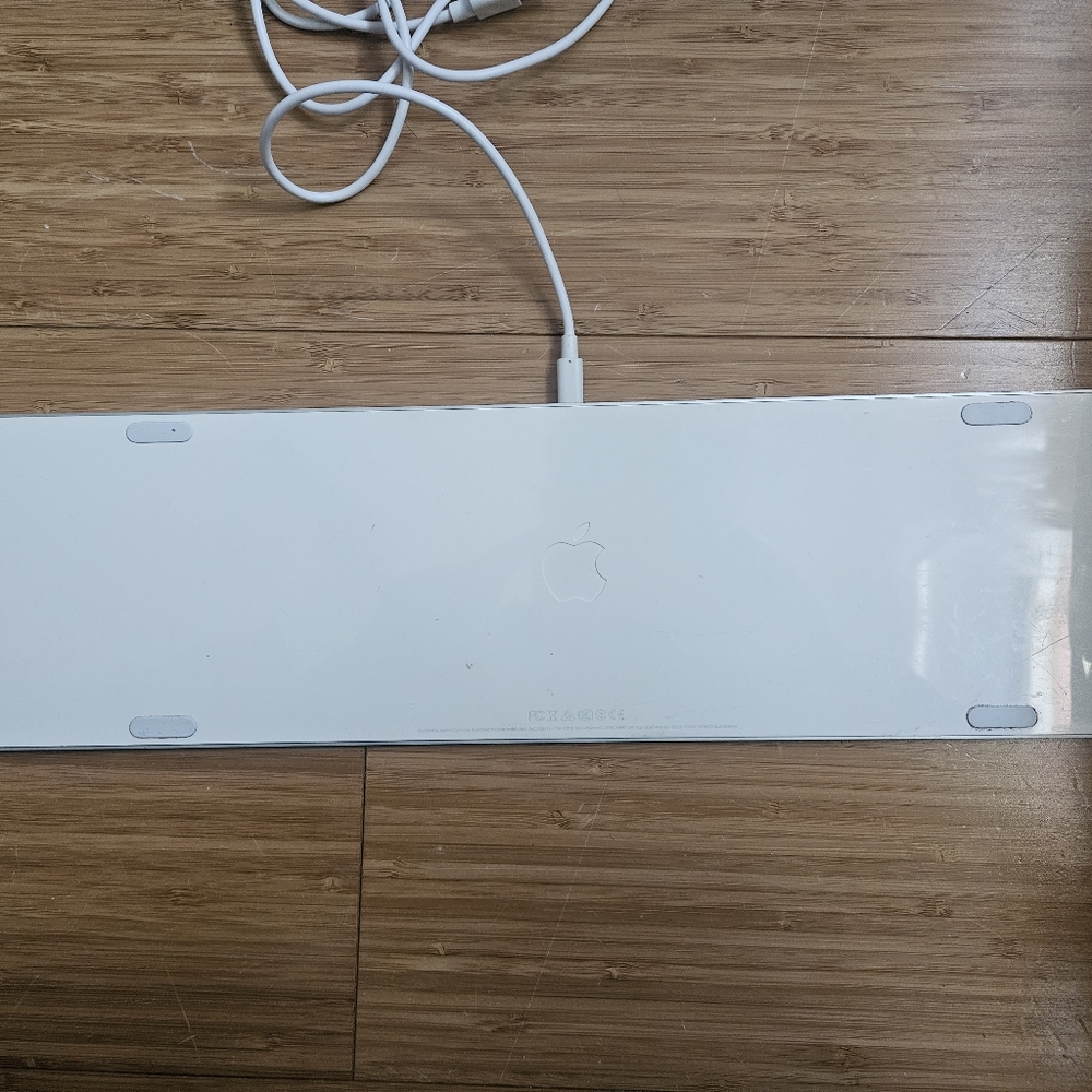 Apple Keyboard Model A1843 - Picture 4 of 4